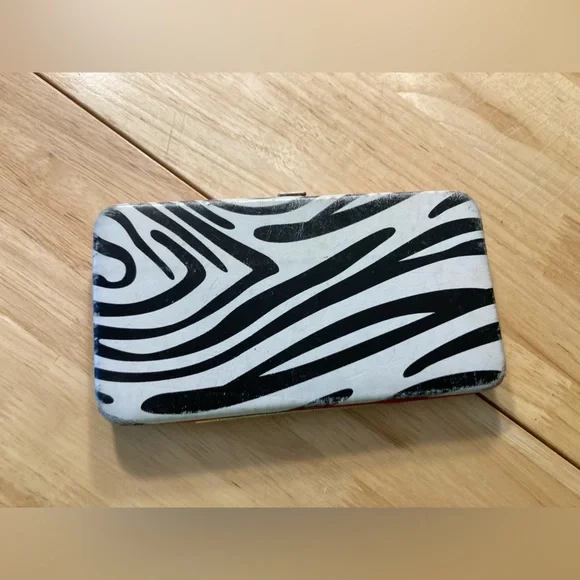 Zebra print wallet in good shape. See pictures for details & condition - Picture 2 of 5